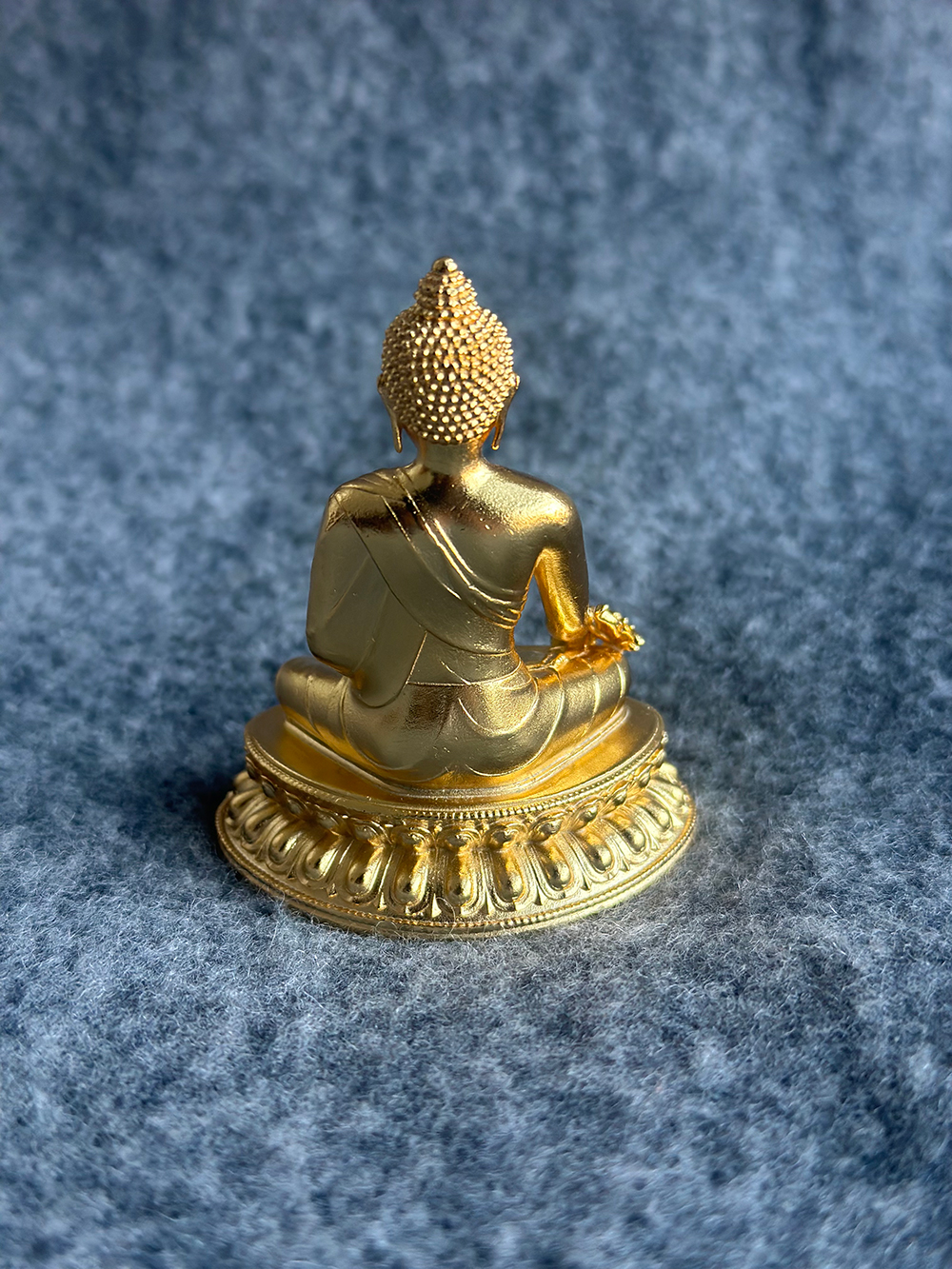 6.5cm thick gold-plated Medicine Buddha