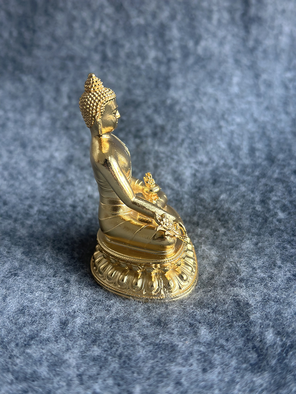 6.5cm thick gold-plated Medicine Buddha