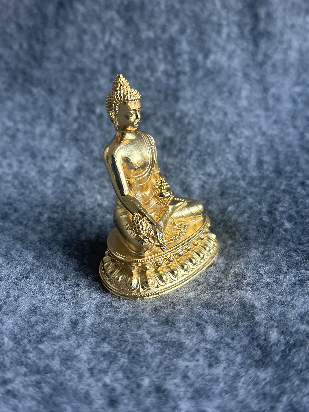 6.5cm thick gold-plated Medicine Buddha