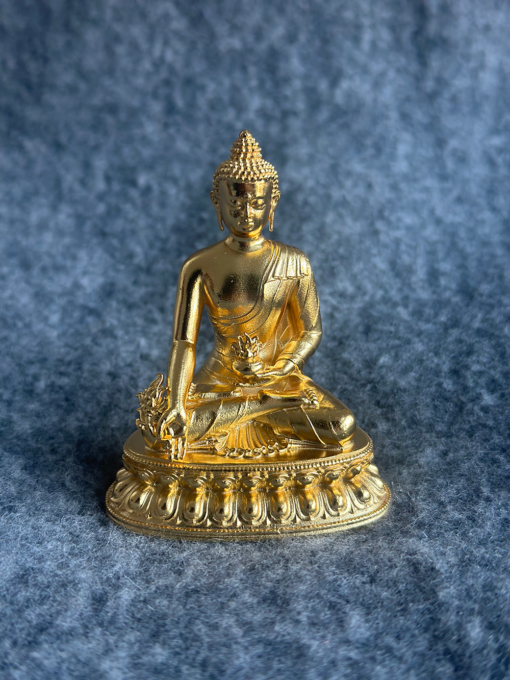 6.5cm thick gold-plated Medicine Buddha